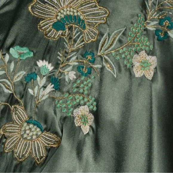 World Market NWT Mira Laurel Green Satin Floral Embroidered Kaftan Dress L/XL - Picture 2 of 6